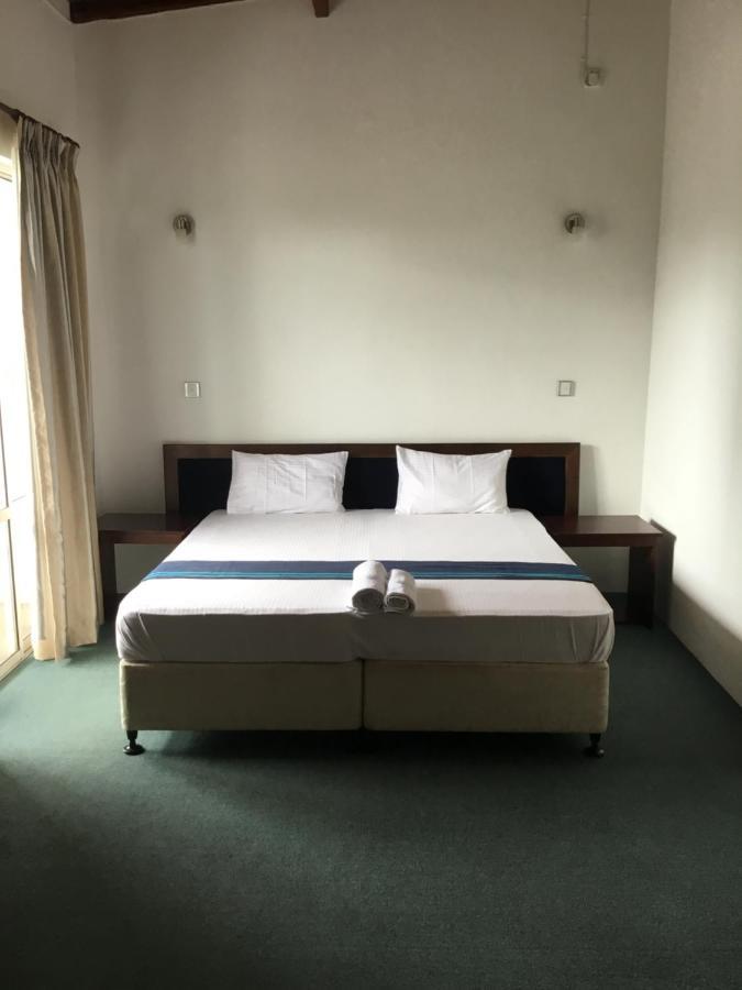 West Inn Colombo Esterno foto