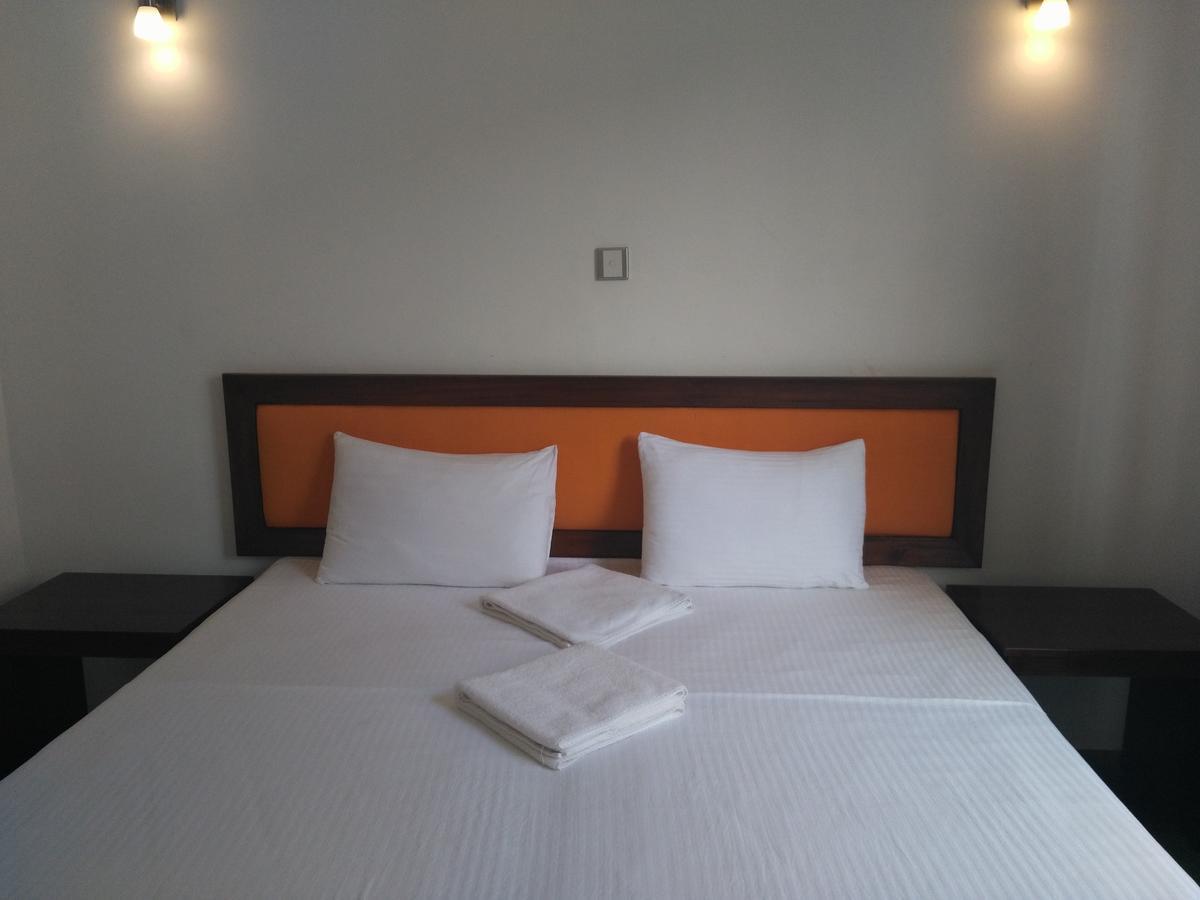 West Inn Colombo Esterno foto